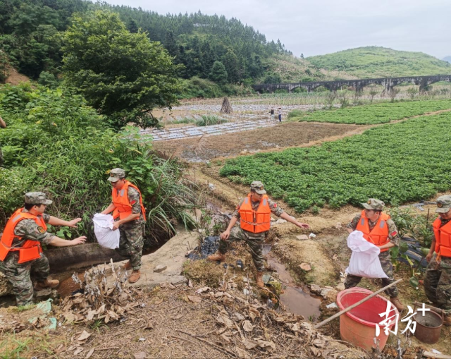 演結(jié)現(xiàn)場。